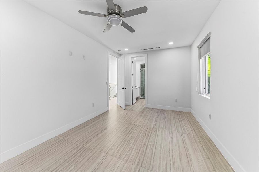 Spacious, unfurnished interior of a new home in , Fort Lauderdale (Image 42).