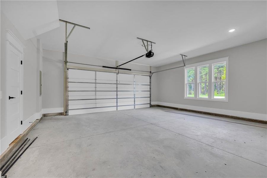 Spacious, unfurnished interior of a new home in , Monroe (Image 25).