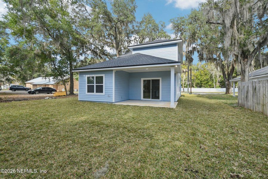 Exterior details and patio area of a home in , Green Cove Springs (Image 4).