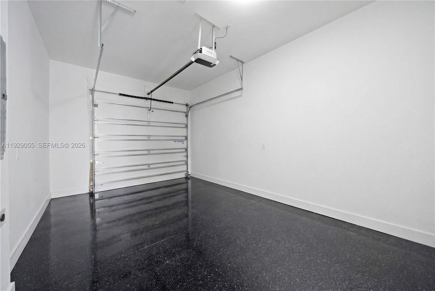 Spacious, unfurnished interior of a new home in , Fort Lauderdale (Image 5).