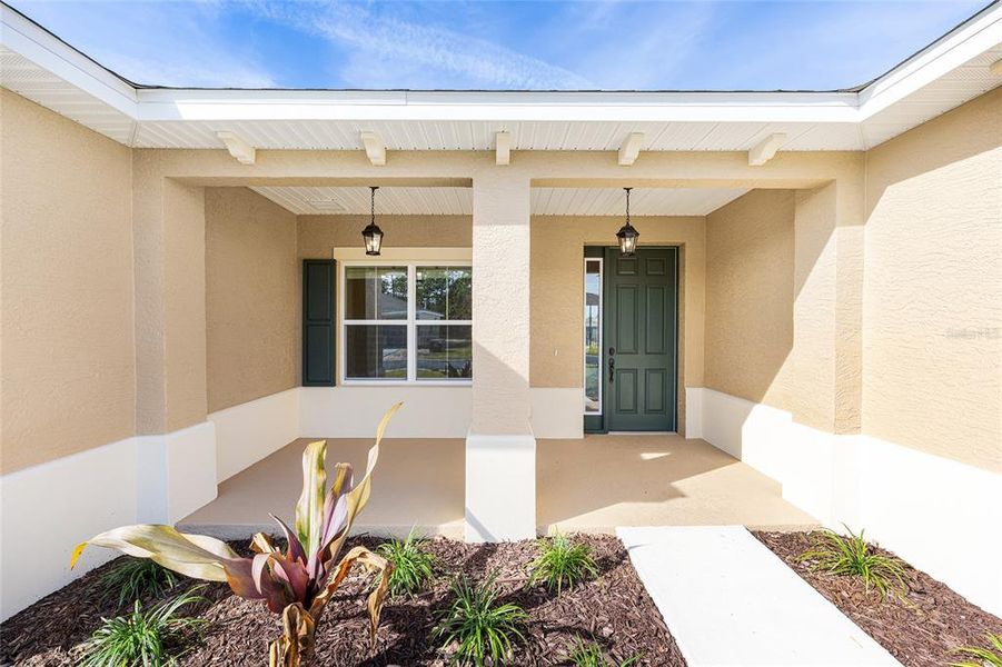Exterior details and patio area of a home in , Ocala (Image 4).