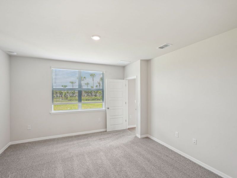 Spacious, unfurnished interior of a new home in Crescent Lakes - Premier Series, Punta Gorda (Image 13).