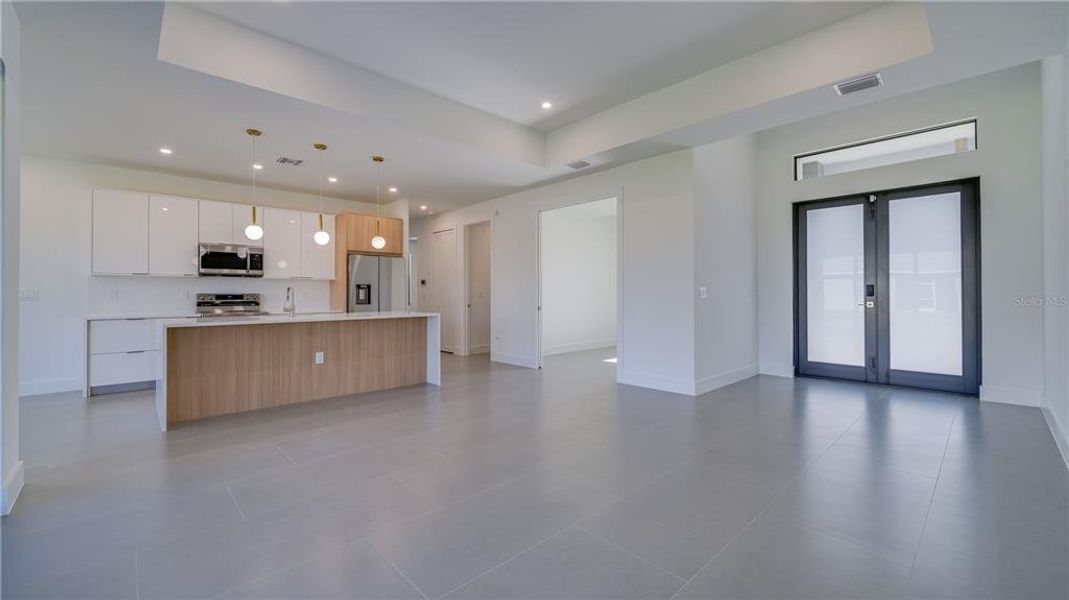Spacious, unfurnished interior of a new home in , Lehigh Acres (Image 28).