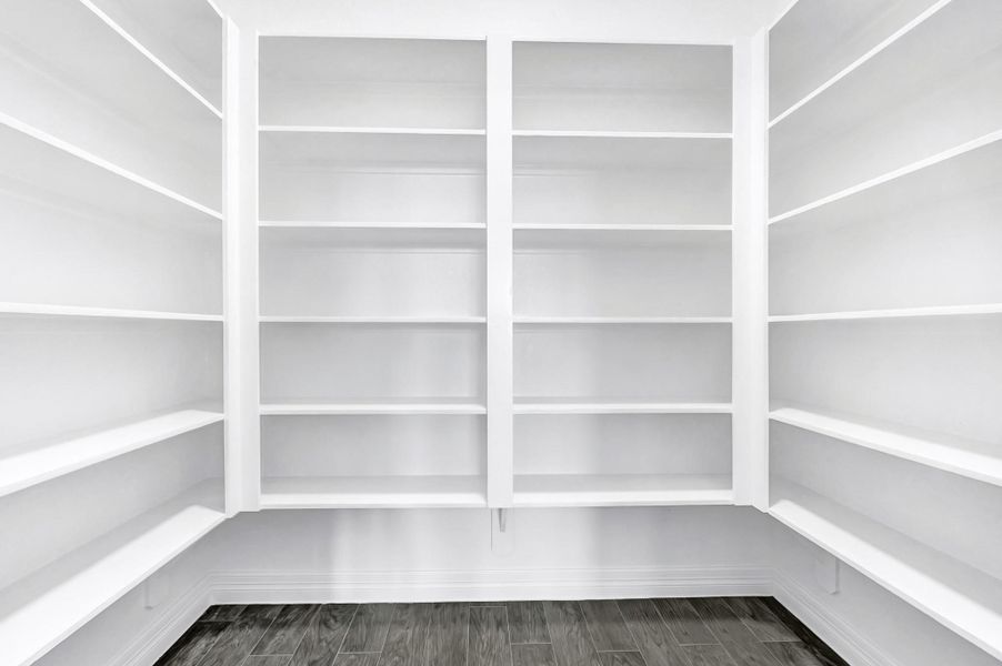 Spacious, unfurnished interior of a new home in , Anahuac (Image 24).