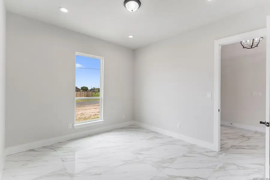 Spacious, unfurnished interior of a new home in , La Vernia (Image 37). Spacious, unfurnished interior of a new home in , La Vernia (Image 37).
