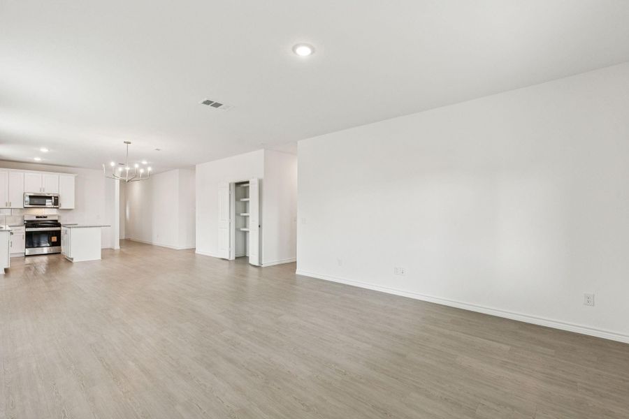 Spacious, unfurnished interior of a new home in River Ranch, Dayton (Image 18).