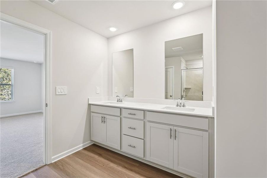Furnished interior view inside a new home in Ivey Township, Dallas (Image 18).