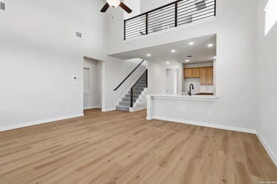 Spacious, unfurnished interior of a new home in Hunters Ranch, San Antonio (Image 27).