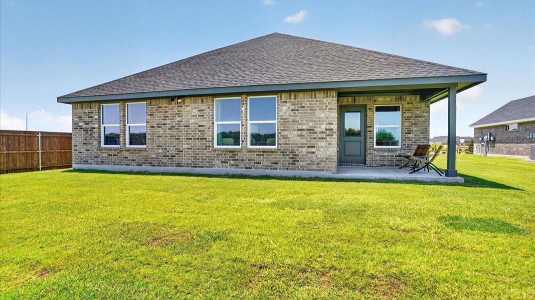 Exterior details and patio area of a home in Townes Landing, Fort Worth (Image 25).