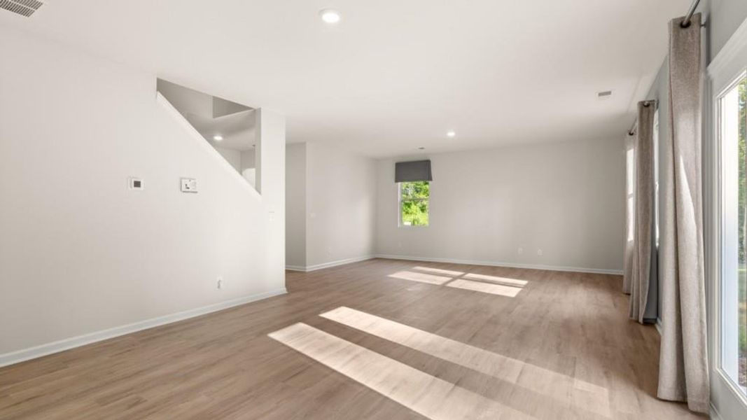 Spacious, unfurnished interior of a new home in Aurora Creek, Dallas (Image 15).