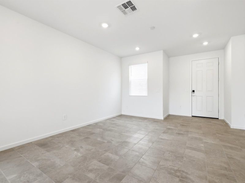 Spacious, unfurnished interior of a new home in San Tan Groves - Classic Series, San Tan Valley (Image 7).