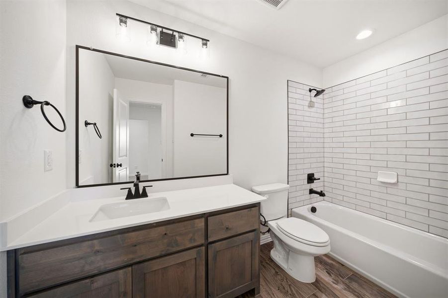 Furnished interior view inside a new home in , Waxahachie (Image 6).