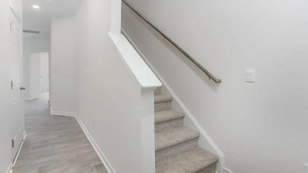 Spacious, unfurnished interior of a new home in Hastings Farm, Kernersville (Image 9).