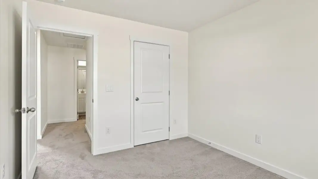 Representative unfurnished interior of a home built from the Glendale by D.R. Horton in Belhaven, Knoxville (Image 33).