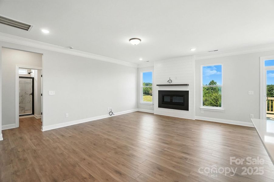 Spacious, unfurnished interior of a new home in Summerlin, Mooresville (Image 25).