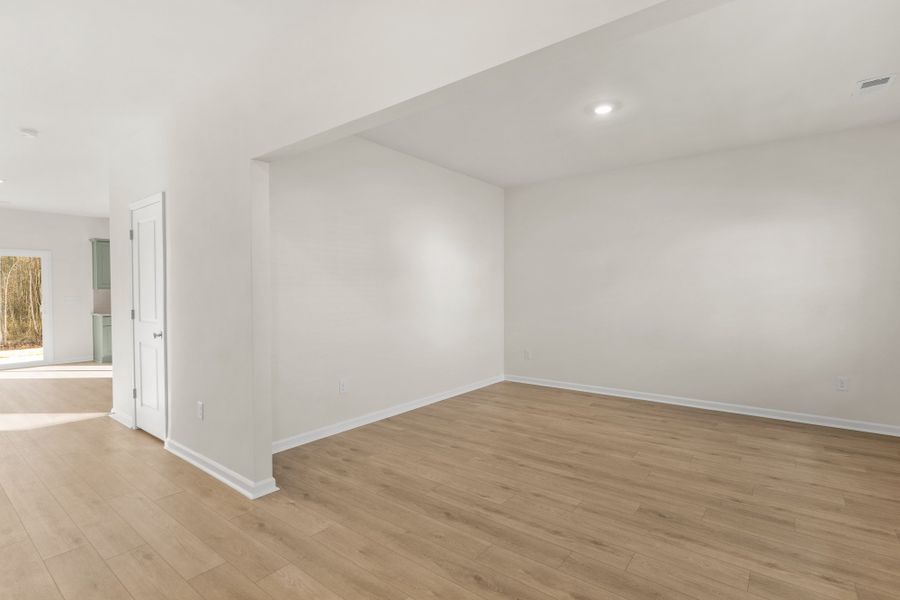 Spacious, unfurnished interior of a new home in Fairview Falls, Chesnee (Image 14).