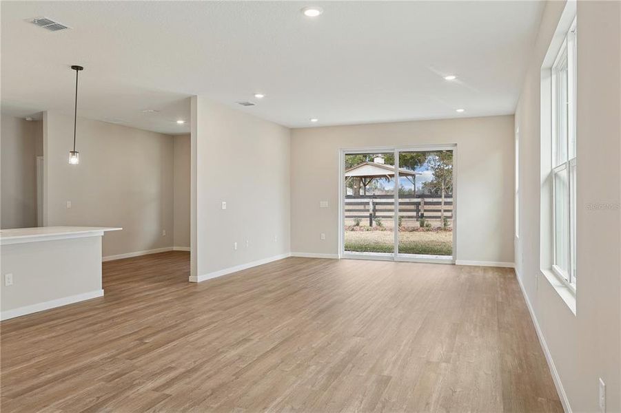 Spacious, unfurnished interior of a new home in Sabana Reserve, Ocala (Image 13).
