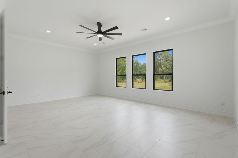 Spacious, unfurnished interior of a new home in , Willis (Image 44).