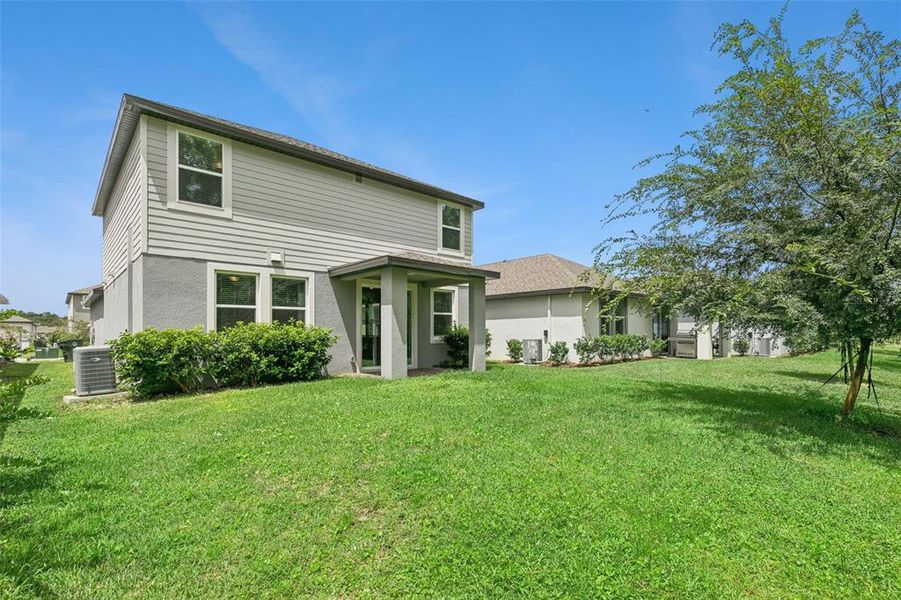 Exterior details and patio area of a home in , Daytona Beach (Image 32).