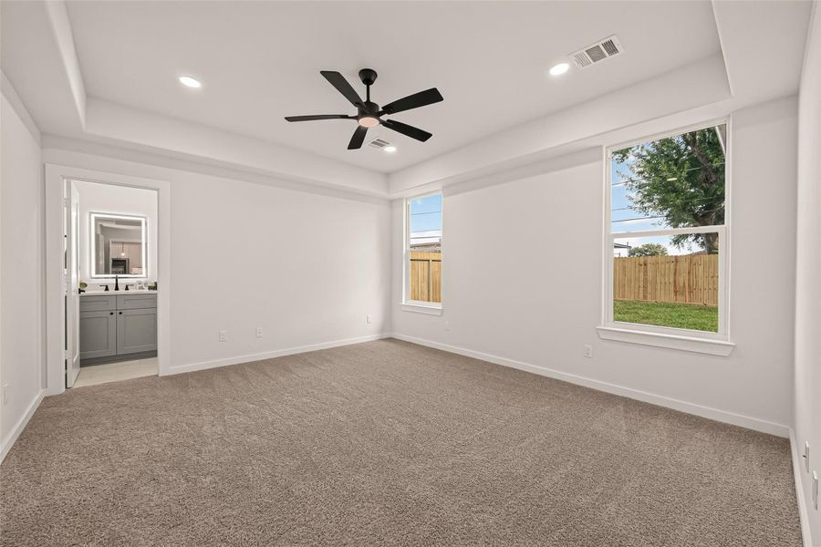 Spacious, unfurnished interior of a new home in , Deer Park (Image 12).