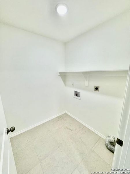 Spacious, unfurnished interior of a new home in , Laredo (Image 20). Spacious, unfurnished interior of a new home in , Laredo (Image 20).