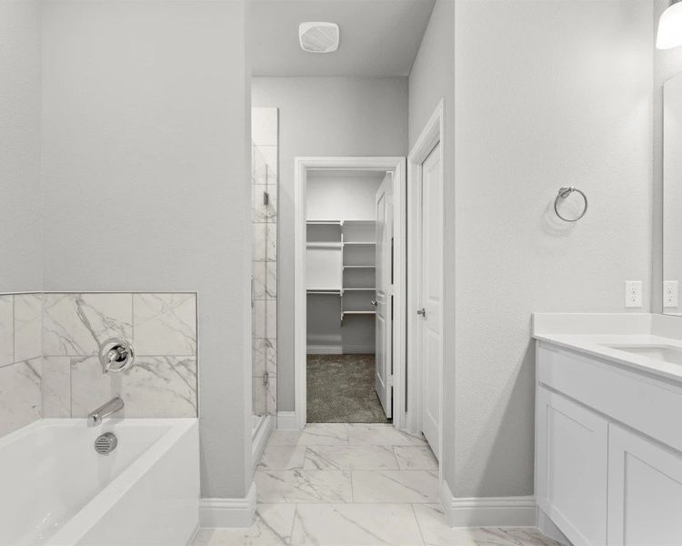 Representative furnished interior of a home built from the Nevada by BLUEHAVEN Homes in Lakepointe, Lavon (Image 15).