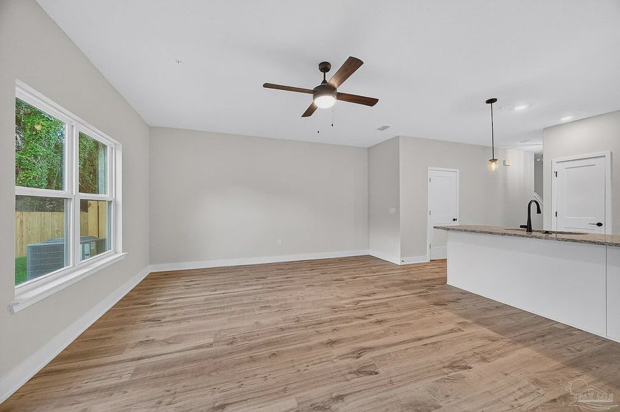 Spacious, unfurnished interior of a new home in Cypress Hollow, Pensacola (Image 12).