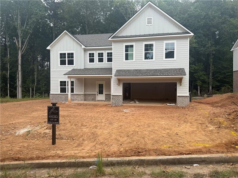 Exterior details and patio area of a home in , Suwanee (Image 1).