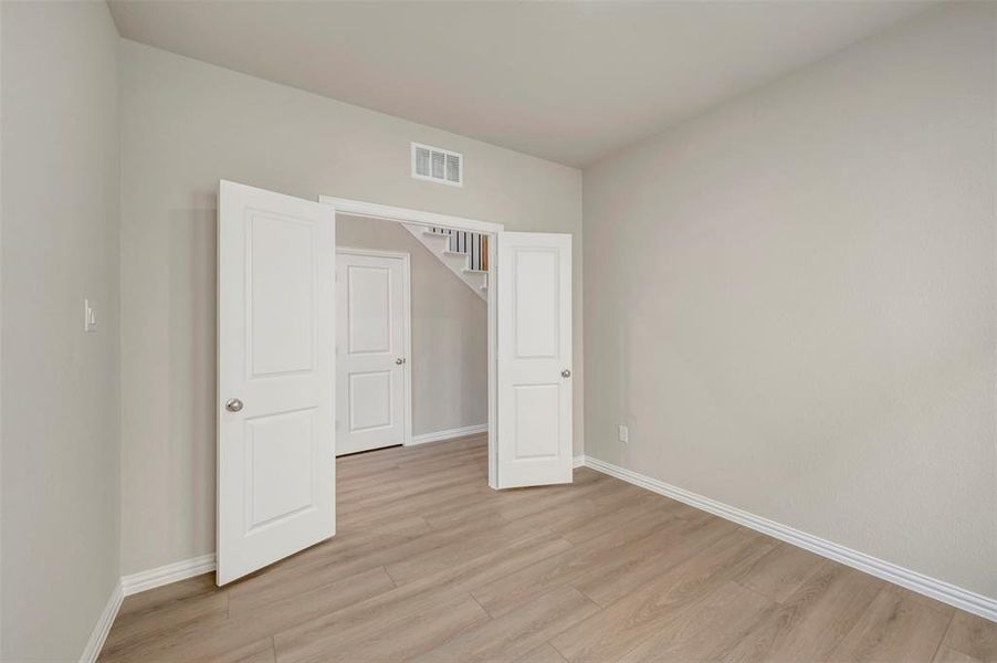 Spacious, unfurnished interior of a new home in Lily Creek at Sutton Fields, Aubrey (Image 25).