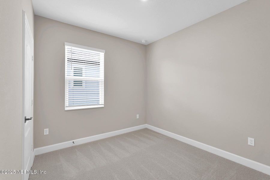 Spacious, unfurnished interior of a new home in Jennings Farm, Middleburg (Image 15).