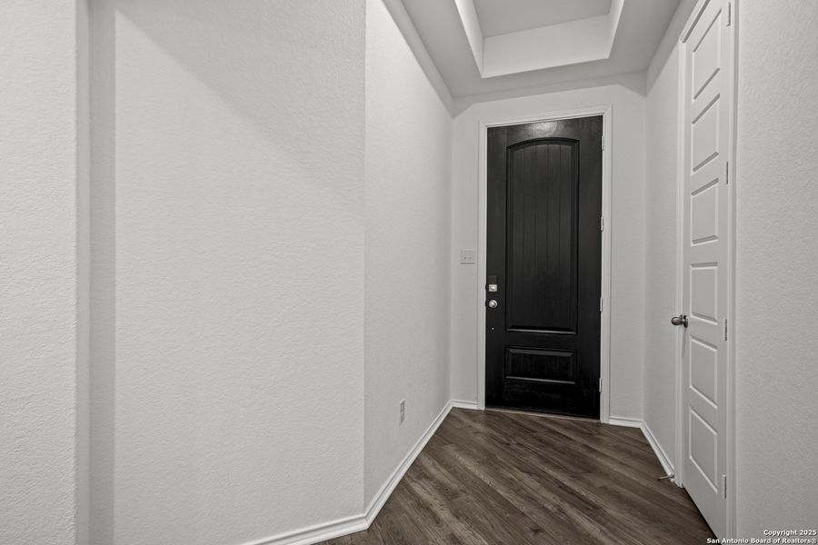 Spacious, unfurnished interior of a new home in Rhine Valley, Schertz (Image 10).