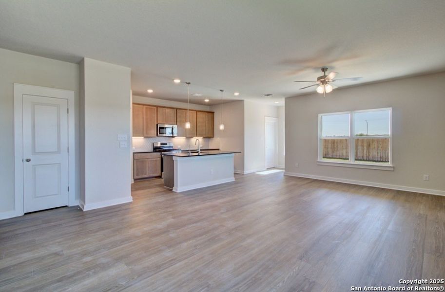 Spacious, unfurnished interior of a new home in Westridge, San Antonio (Image 18).