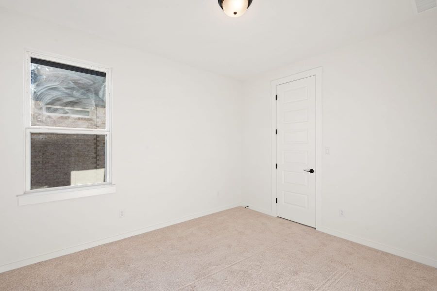 Spacious, unfurnished interior of a new home in Lariat, Liberty Hill (Image 40).