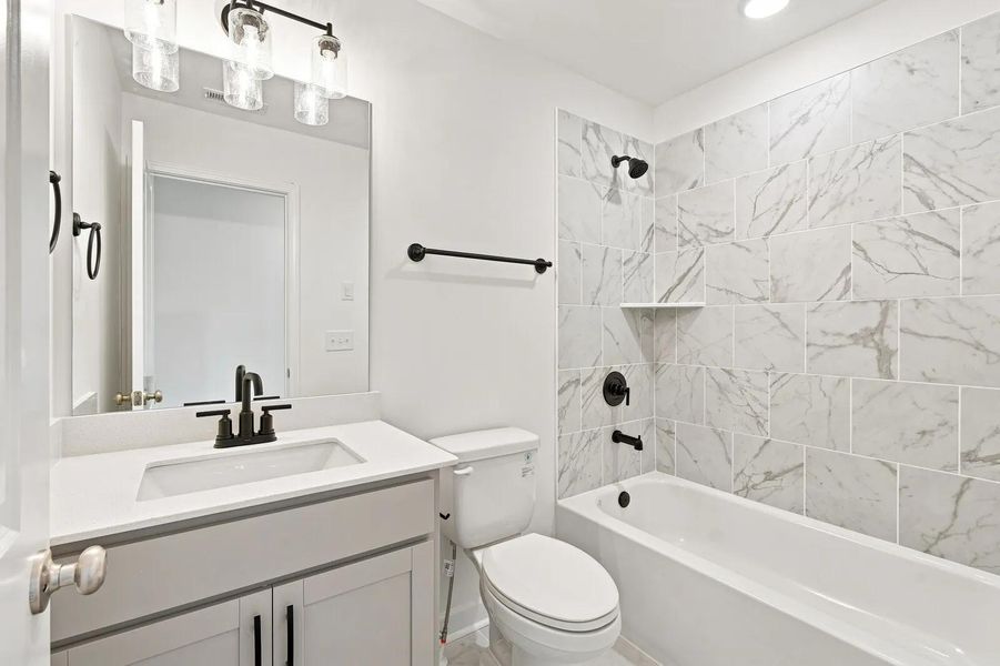 Ashland B Bathroom 2