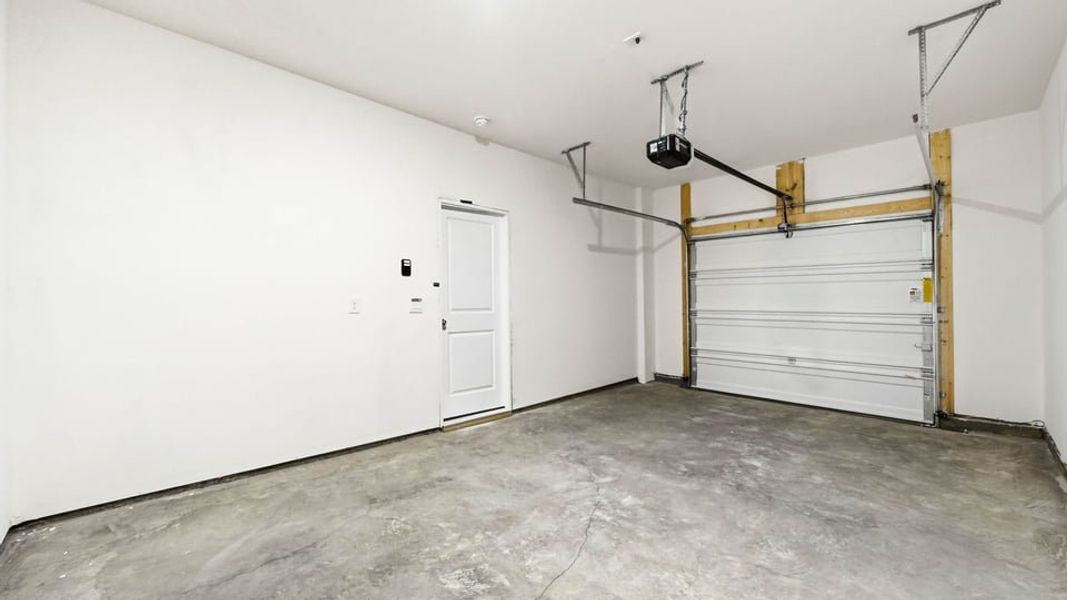 Spacious, unfurnished interior of a new home in The Arbor Townhomes, Kingsport (Image 15).