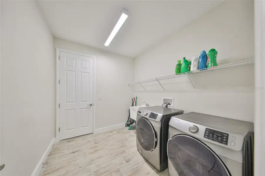 Furnished interior view inside a new home in Triple Creek, Riverview (Image 26).