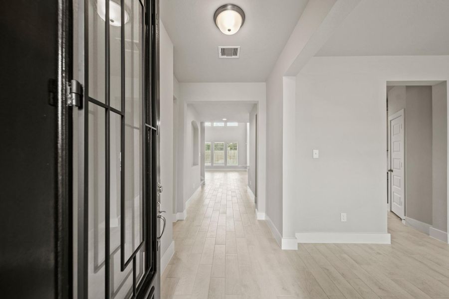 Spacious, unfurnished interior of a new home in Grand Oaks – The Cove, Houston (Image 19).