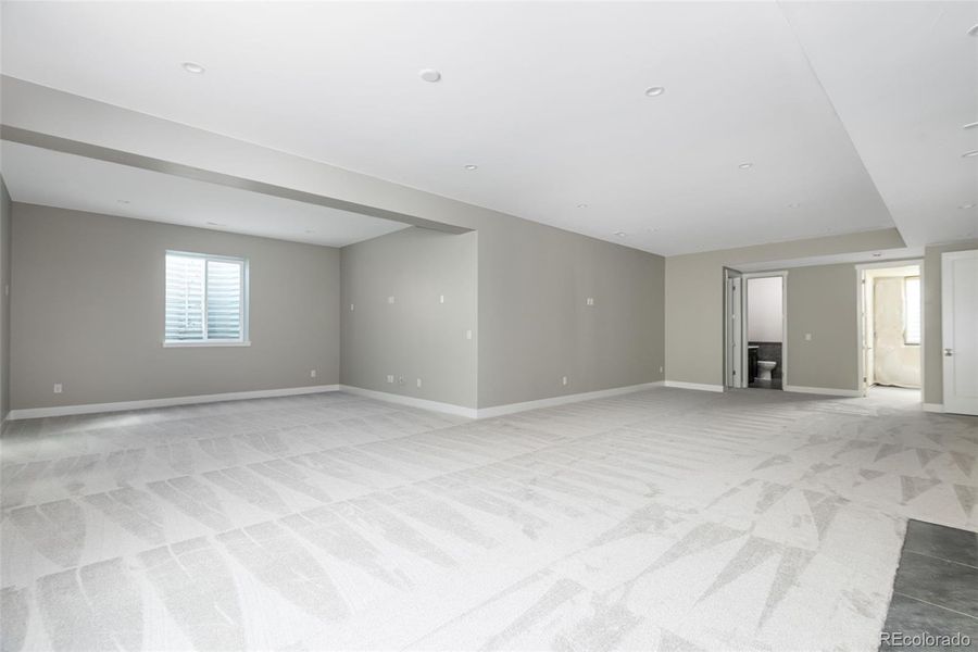 Spacious, unfurnished interior of a new home in , Castle Rock (Image 44).