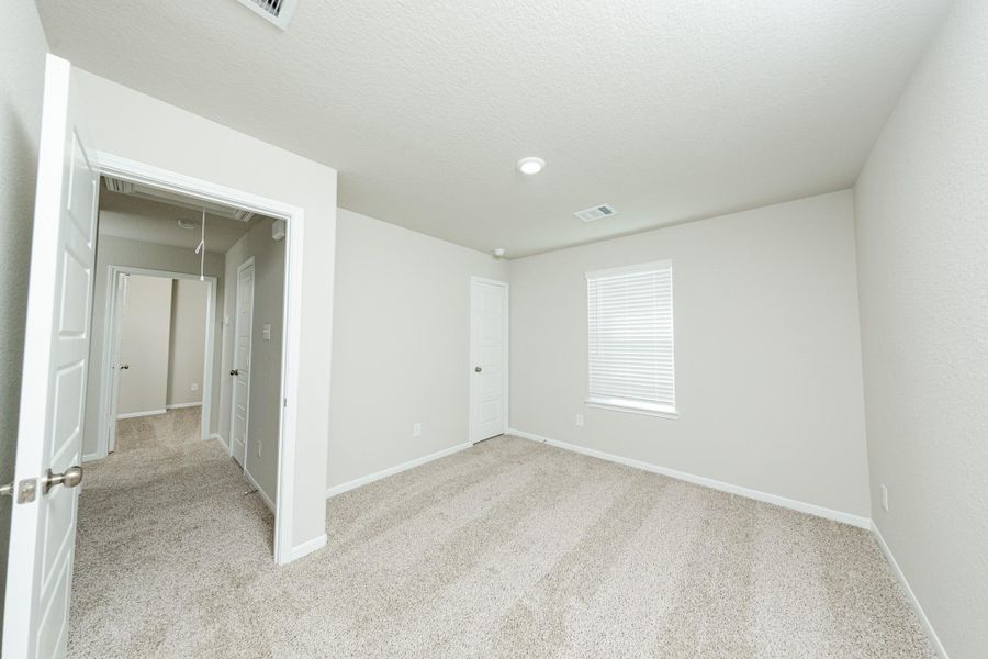 Spacious, unfurnished interior of a new home in Mackenzie Creek, Conroe (Image 17). Spacious, unfurnished interior of a new home in Mackenzie Creek, Conroe (Image 17).