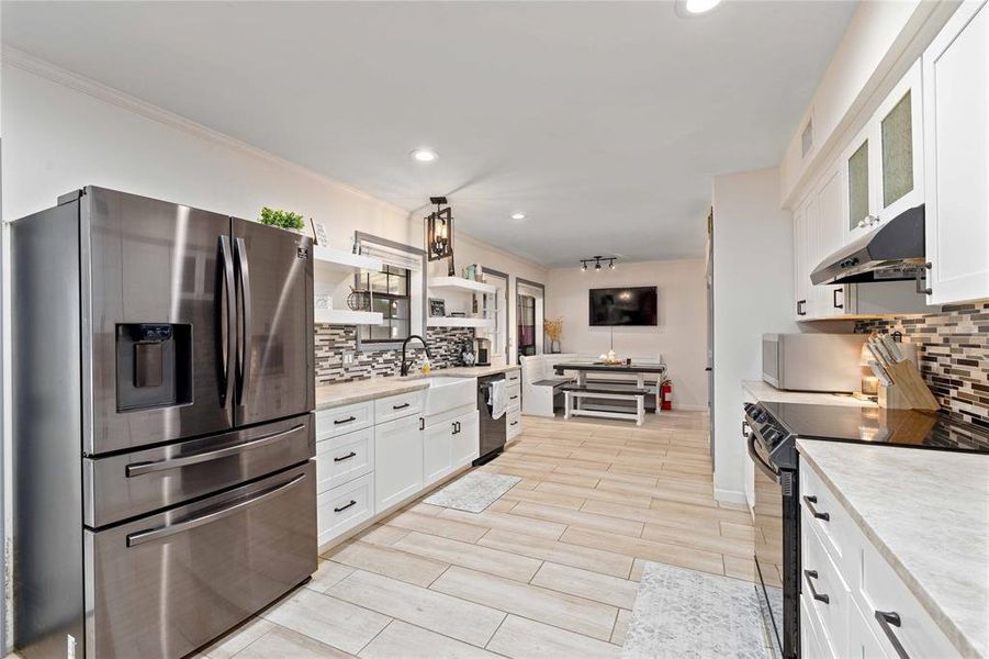 Furnished interior view inside a new home in , Brownwood (Image 7).