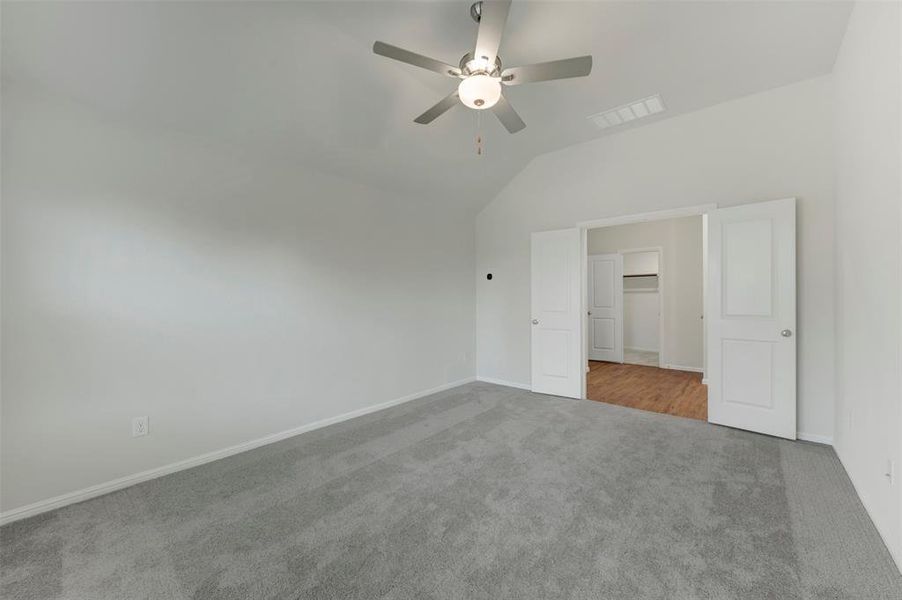 Spacious, unfurnished interior of a new home in Sanderos, Fort Worth (Image 18).