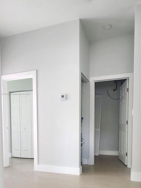 Spacious, unfurnished interior of a new home in , Fort Lauderdale (Image 26).