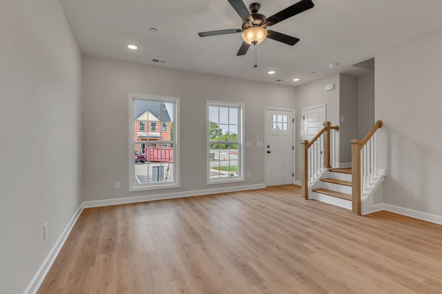 Spacious, unfurnished interior of a new home in Oxford Station, Gallatin (Image 12).