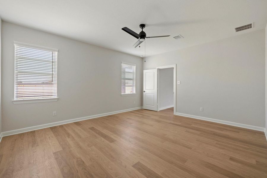Spacious, unfurnished interior of a new home in Lago Mar, Texas City (Image 7). Spacious, unfurnished interior of a new home in Lago Mar, Texas City (Image 7).