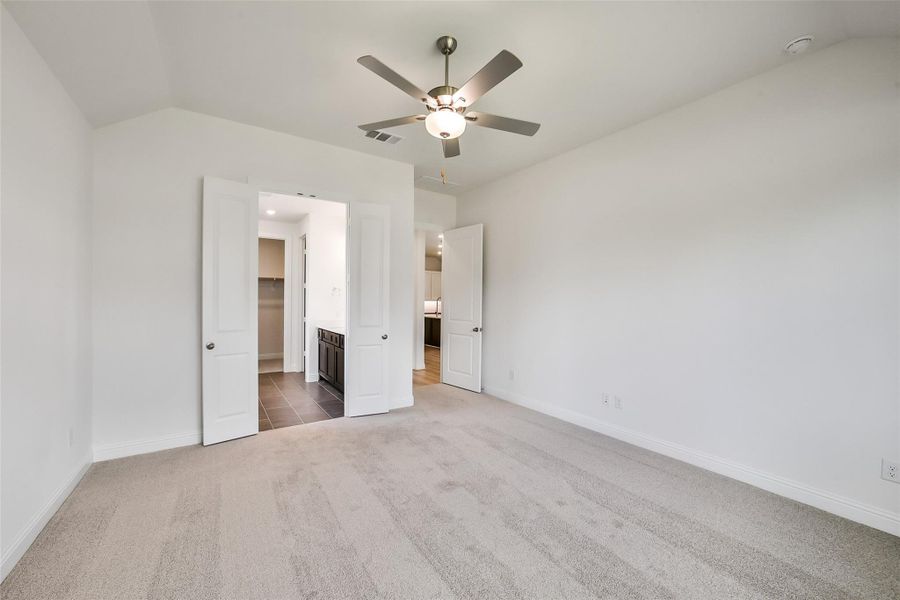 Spacious, unfurnished interior of a new home in Sienna 40', Missouri City (Image 24). Spacious, unfurnished interior of a new home in Sienna 40', Missouri City (Image 24).