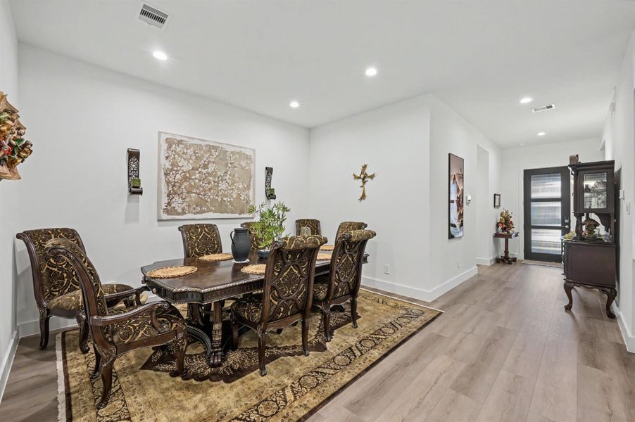 The dining area is approximately 13'6 x 9' in size. Plenty of room to accommodate a large dining table or turn this space into a cozy sitting area! The dining area is approximately 13'6 x 9' in size. Plenty of room to accommodate a large dining table or turn this space into a cozy sitting area!