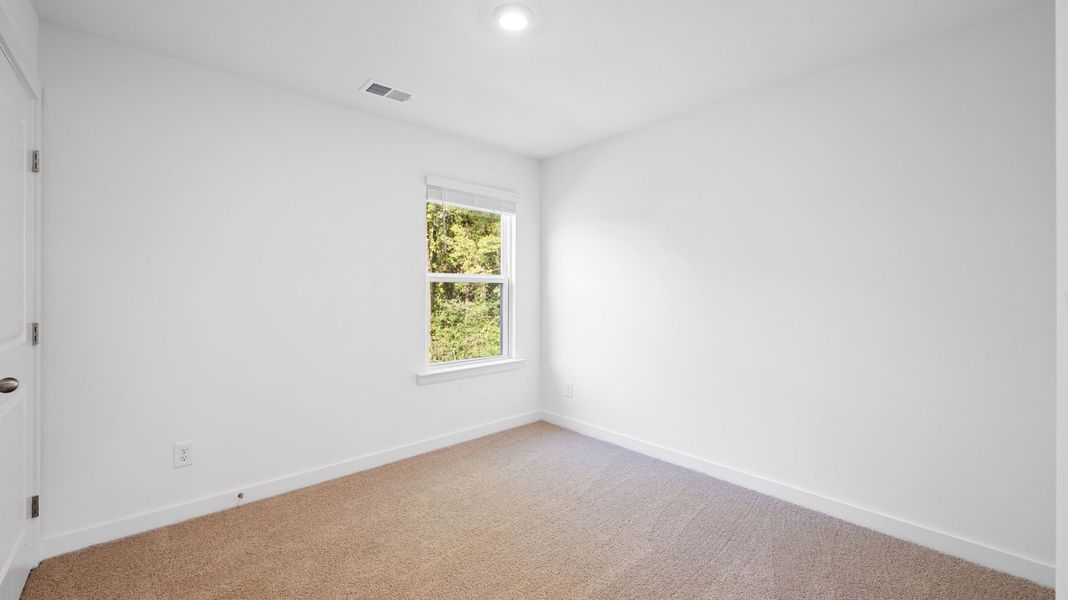 Spacious, unfurnished interior of a new home in Fairview Hills, Cleveland (Image 21).