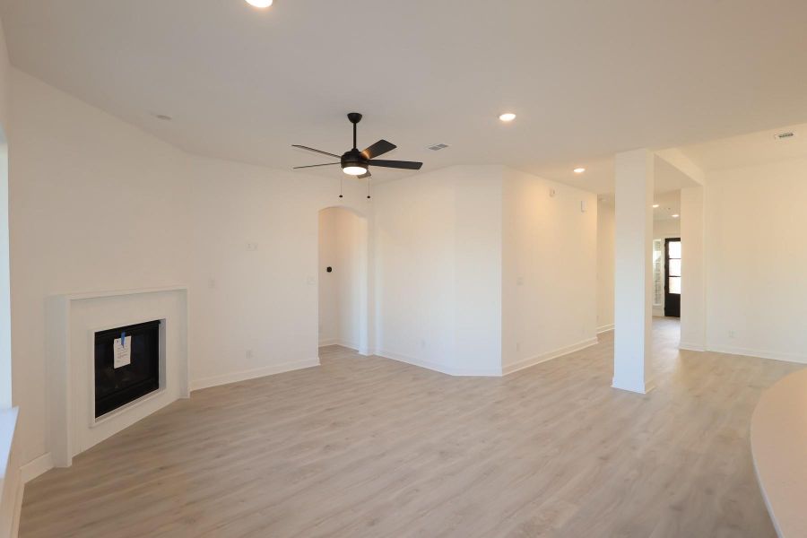 Spacious, unfurnished interior of a new home in Grand Central Park 55' Homesites, Conroe (Image 8).