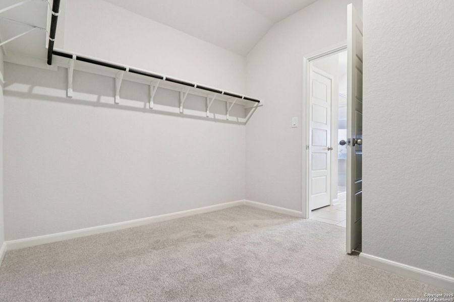 Spacious, unfurnished interior of a new home in Arcadia Ridge - Premier Series, San Antonio (Image 16).