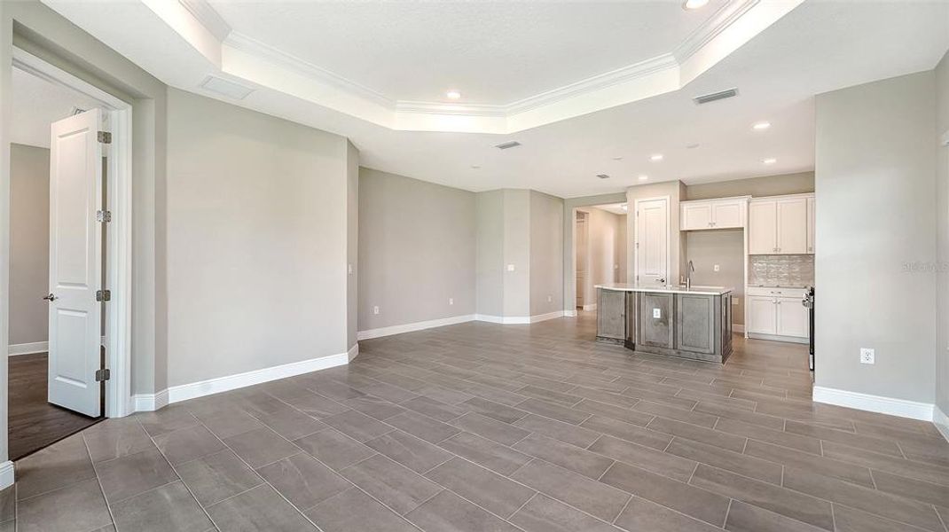 Spacious, unfurnished interior of a new home in Windward, Lakewood Ranch (Image 21).